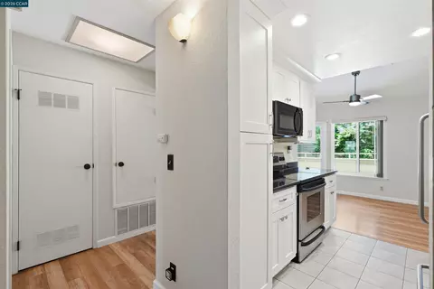 Entry Way - 775 Center Ave, Martinez, CA 94553 photo 1 of 3