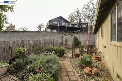 3345 Oakwood Pl, Redding, CA 96001 photo 13