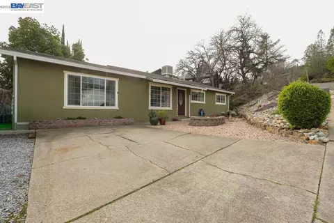 3345 Oakwood Pl, Redding, CA 96001 photo 2