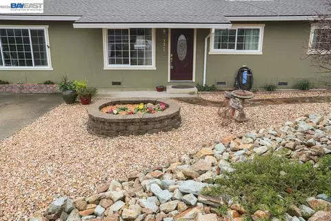 3345 Oakwood Pl, Redding, CA 96001 photo 1