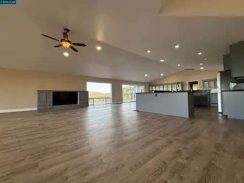 Living - 14630 Saint Croy Rd, Red Bluff, CA 96080 photo 2 of 5