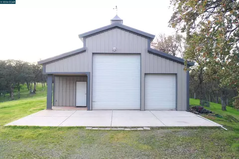 Exterior - 14630 Saint Croy Rd, Red Bluff, CA 96080 photo 6 of 7