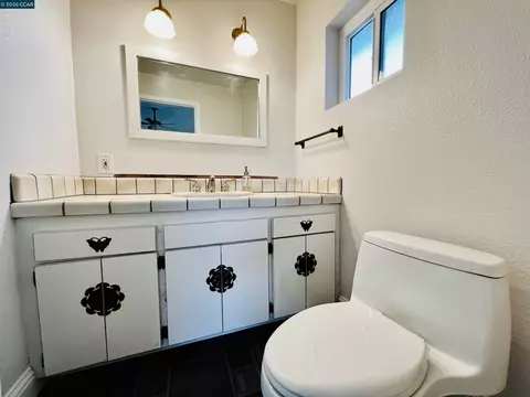 Bath - 14630 Saint Croy Rd, Red Bluff, CA 96080 photo 3 of 4