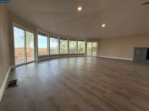 Living - 14630 Saint Croy Rd, Red Bluff, CA 96080 photo 4 of 5