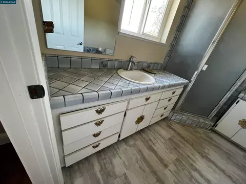 Bath - 14630 Saint Croy Rd, Red Bluff, CA 96080 photo 1 of 4