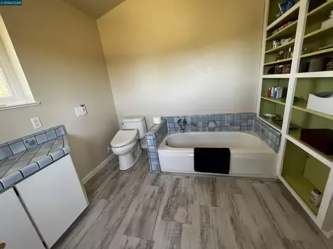 Bath - 14630 Saint Croy Rd, Red Bluff, CA 96080 photo 2 of 4