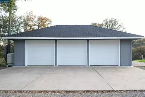Exterior - 14630 Saint Croy Rd, Red Bluff, CA 96080 photo 5 of 7