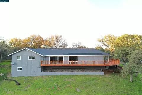 Exterior - 14630 Saint Croy Rd, Red Bluff, CA 96080 photo 3 of 7