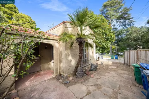 11 Edgecroft Rd, Kensington, CA 94707 photo 3