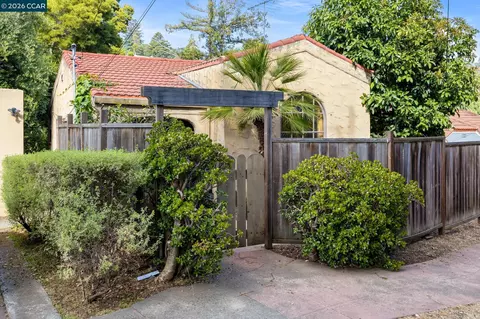 11 Edgecroft Rd, Kensington, CA 94707 photo 2