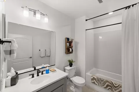 2836 Tradewind Dr, Alameda, CA 94501 photo 22