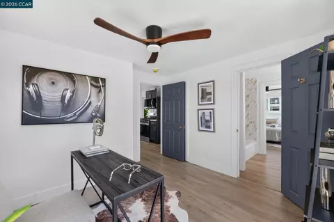 Entry Way - 427 Grant St, Vallejo, CA 94590 photo 5 of 5