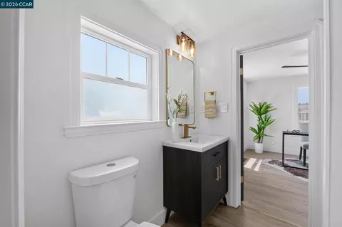 Bath - 427 Grant St, Vallejo, CA 94590 photo 1 of 2