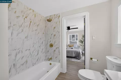 Bath - 427 Grant St, Vallejo, CA 94590 photo 2 of 2