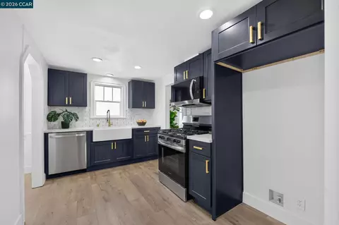 Kitchen - 427 Grant St, Vallejo, CA 94590 photo 1 of 1