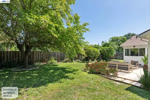 Exterior - 2884 Lyon Cir, Concord, CA 94518 photo 2 of 9