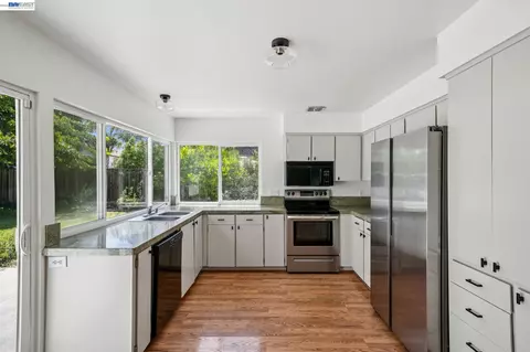 Kitchen - 2884 Lyon Cir, Concord, CA 94518 photo 1 of 3