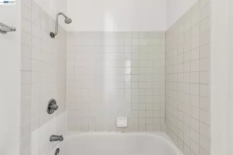 Bath - 2884 Lyon Cir, Concord, CA 94518 photo 4 of 4