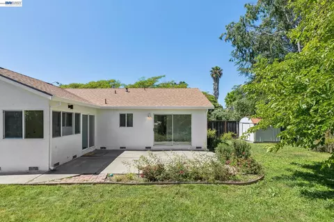 Exterior - 2884 Lyon Cir, Concord, CA 94518 photo 8 of 9