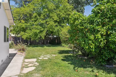 Exterior - 2884 Lyon Cir, Concord, CA 94518 photo 9 of 9