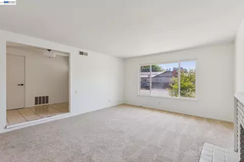 Living - 2884 Lyon Cir, Concord, CA 94518 photo 4 of 5