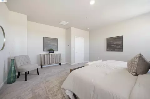 Bedroom - 200 De Bord Dr, Tracy, CA 95376 photo 4 of 13