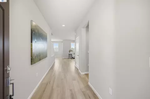 Entry Way - 200 De Bord Dr, Tracy, CA 95376 photo 1 of 5