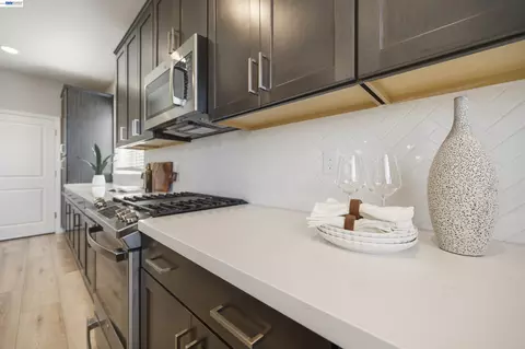 Kitchen - 200 De Bord Dr, Tracy, CA 95376 photo 3 of 6