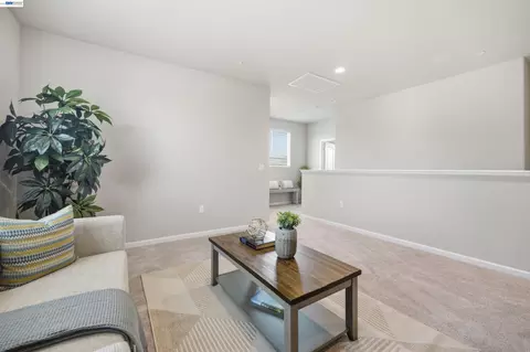 Entry Way - 200 De Bord Dr, Tracy, CA 95376 photo 5 of 5