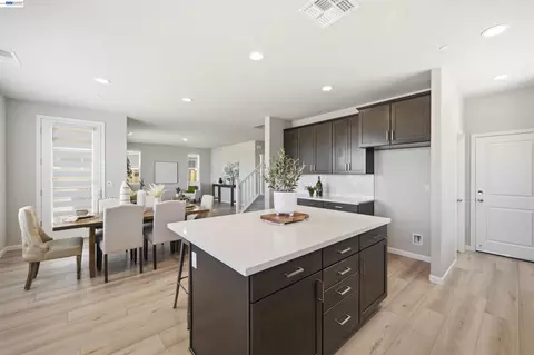 Entry Way - 200 De Bord Dr, Tracy, CA 95376 photo 2 of 5
