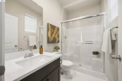 Bath - 200 De Bord Dr, Tracy, CA 95376 photo 6 of 8