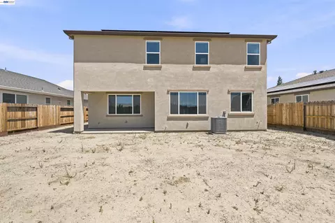 Exterior - 200 De Bord Dr, Tracy, CA 95376 photo 6 of 7