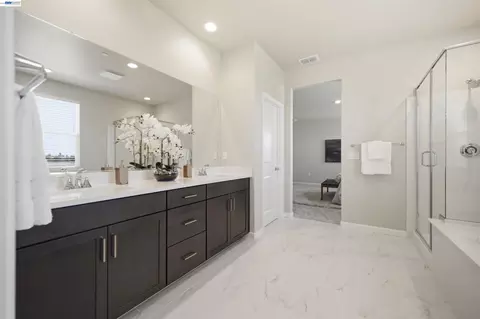 Bath - 200 De Bord Dr, Tracy, CA 95376 photo 1 of 8