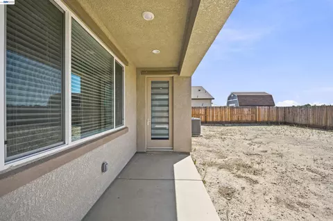 Exterior - 200 De Bord Dr, Tracy, CA 95376 photo 3 of 7