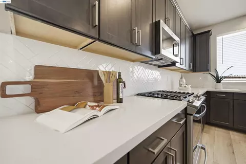 Kitchen - 200 De Bord Dr, Tracy, CA 95376 photo 5 of 6