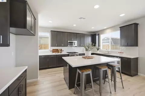 Kitchen - 200 De Bord Dr, Tracy, CA 95376 photo 1 of 6