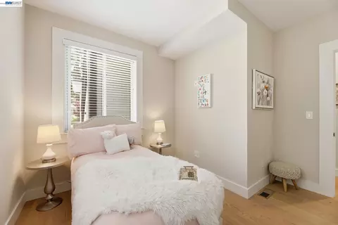 Bedroom - 1841 Vine St, Berkeley, CA 94703 photo 2 of 10