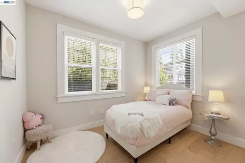 Bedroom - 1841 Vine St, Berkeley, CA 94703 photo 1 of 10