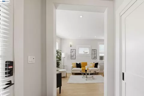 Entry Way - 1841 Vine St, Berkeley, CA 94703 photo 2 of 2
