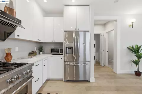 Kitchen - 1841 Vine St, Berkeley, CA 94703 photo 3 of 5