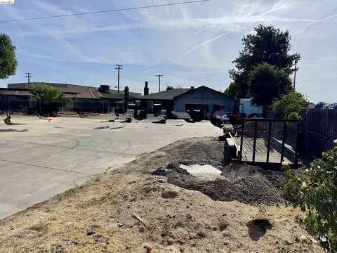 7031 Power Inn Rd, Sacramento, CA 95828