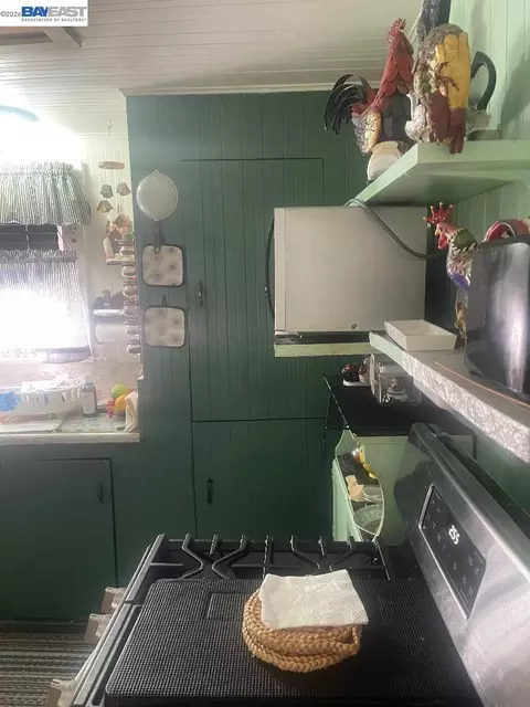 Kitchen - 656 Juana Ave, San Leandro, CA 94577 photo 1 of 2