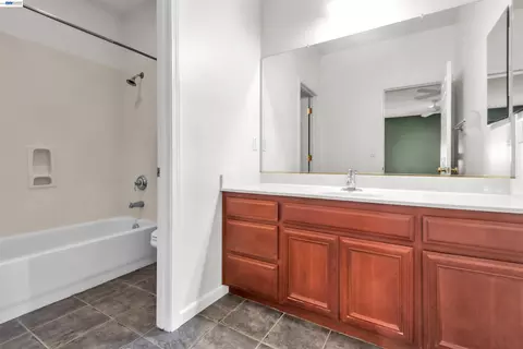Bath - 2630 Annette Ct, Tracy, CA 95304 photo 4 of 7