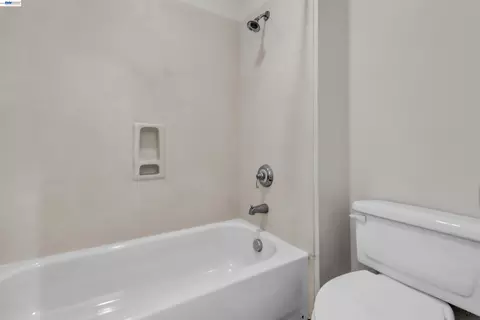 Bath - 2630 Annette Ct, Tracy, CA 95304 photo 5 of 7