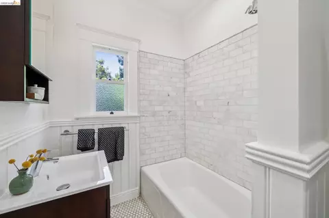 Bath - 2019 Del Norte, Berkeley, CA 94707 photo 3 of 4