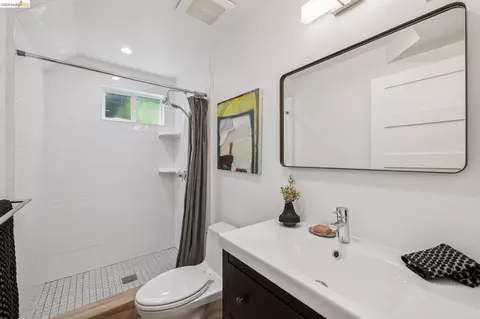 Bath - 2019 Del Norte, Berkeley, CA 94707 photo 4 of 4