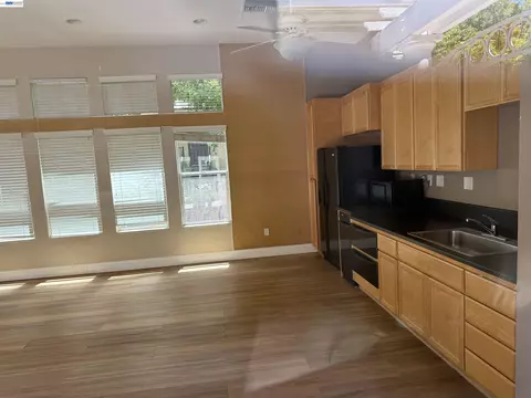 Living - 439 Kent Dr, Mountain View, CA 94043 photo 5 of 5