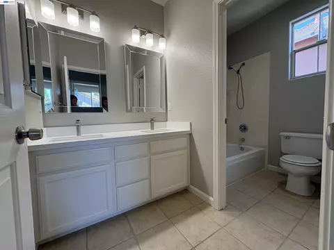 Bath - 439 Kent Dr, Mountain View, CA 94043 photo 3 of 3