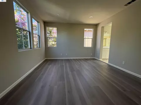 Living - 439 Kent Dr, Mountain View, CA 94043 photo 4 of 5