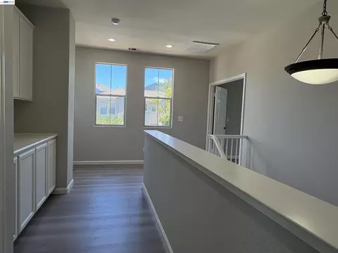 Entry Way - 439 Kent Dr, Mountain View, CA 94043 photo 2 of 2